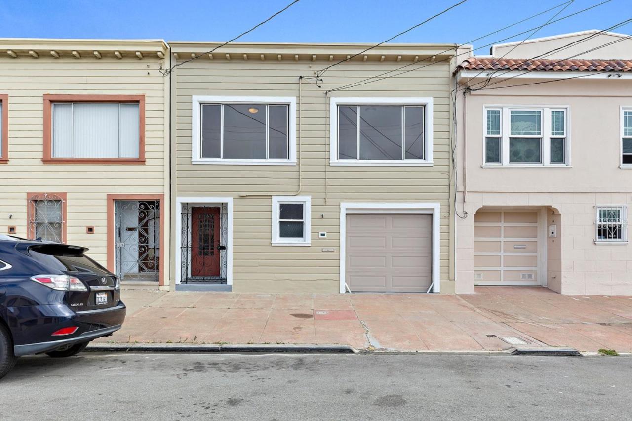 2042 Carroll Ave - Photo 1