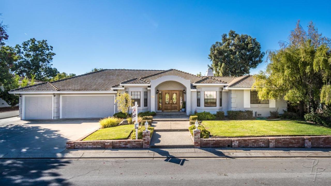 800 Lanini Dr - Photo 1
