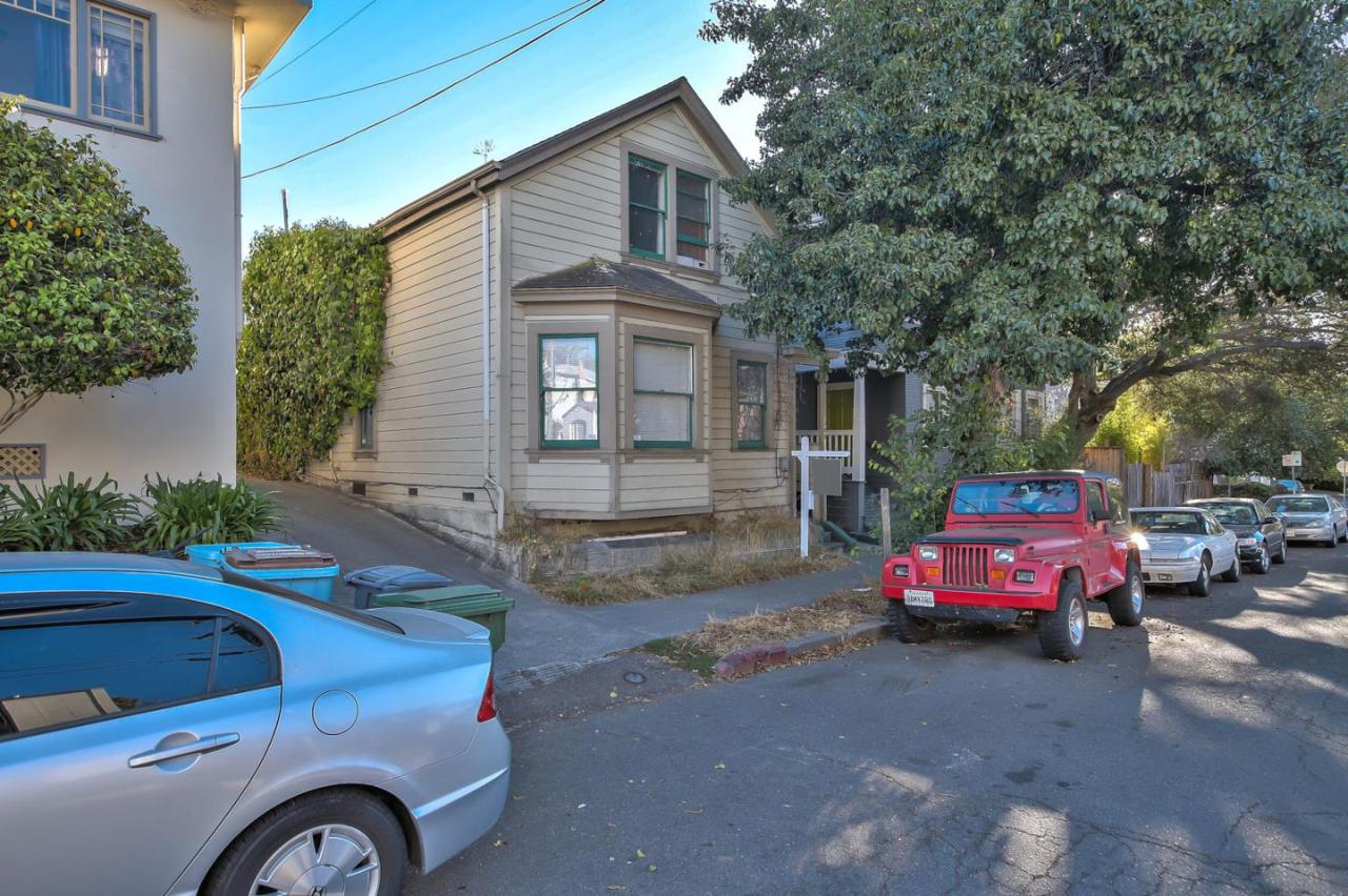 2308 Parker St - Photo 1