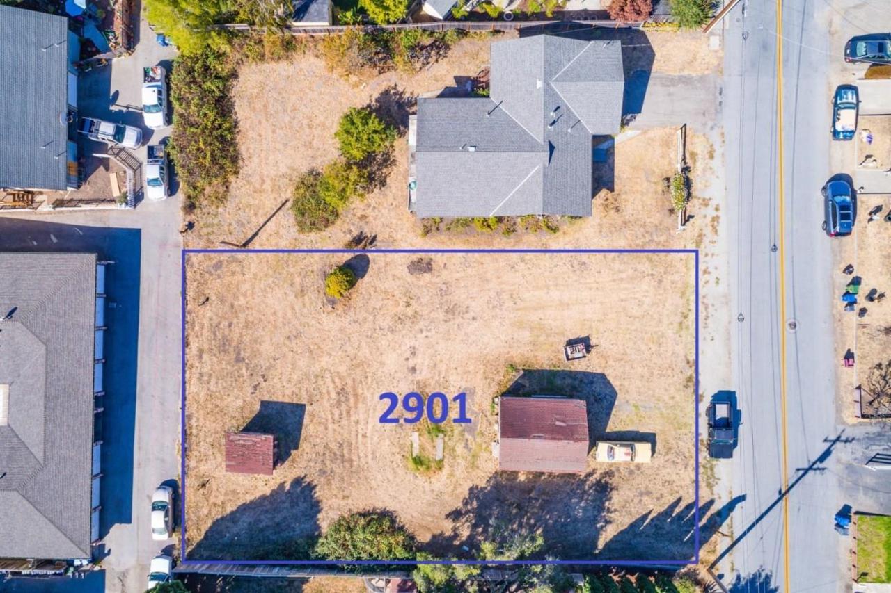 2901 Center St - Photo 1