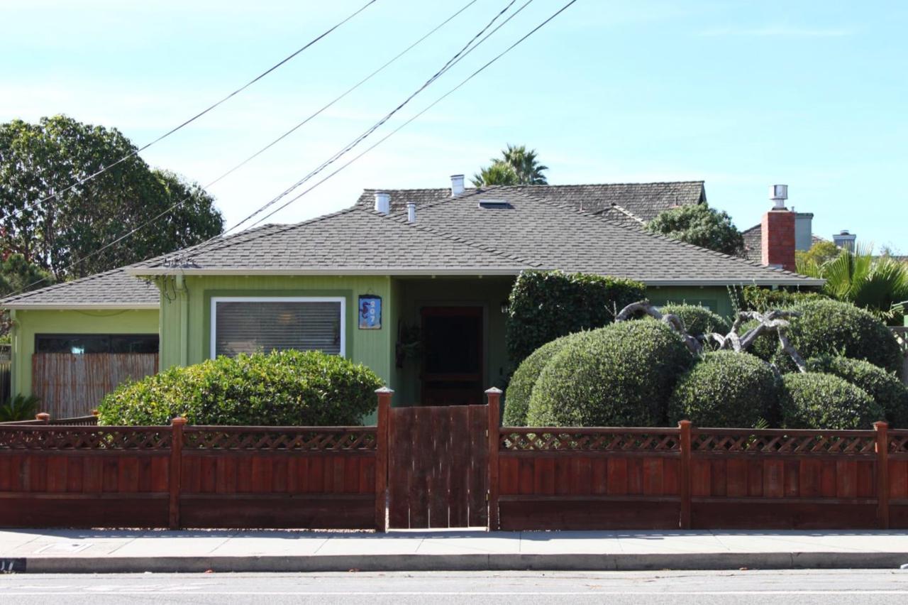 207 Miramar Dr - Photo 1