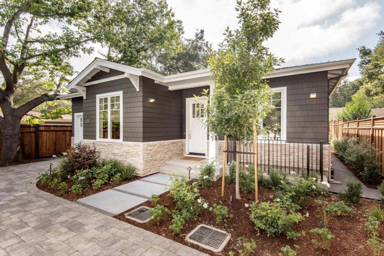 631 Harvard Ave - Photo 1