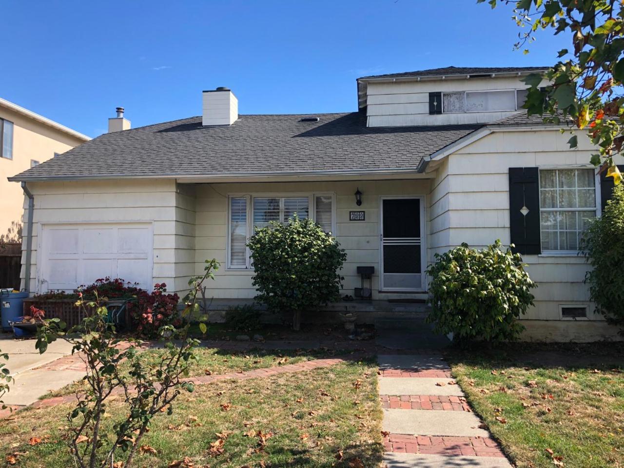 722 Folkstone Ave - Photo 1