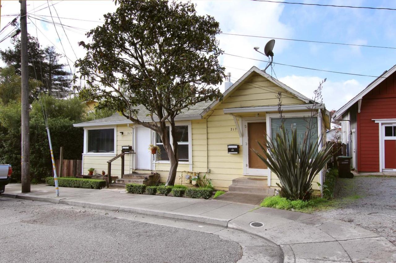 215 & 217 Roberts St - Photo 1