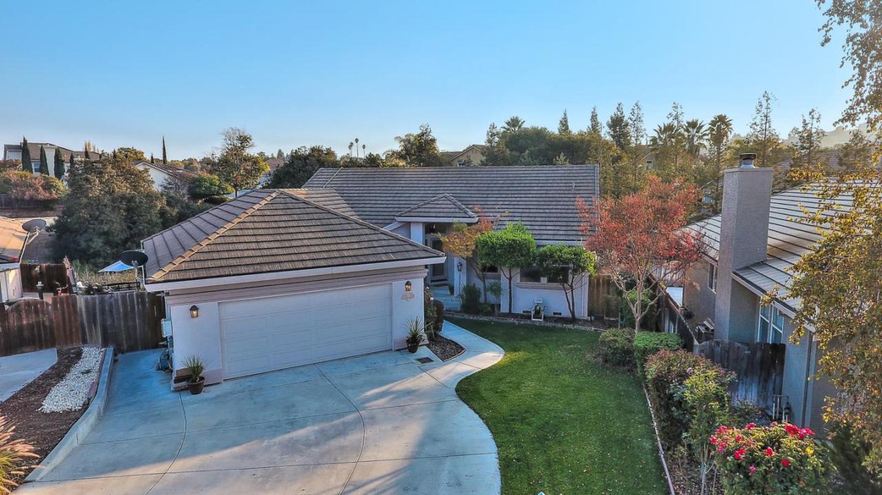 910 Valley Oak Dr - Photo 1