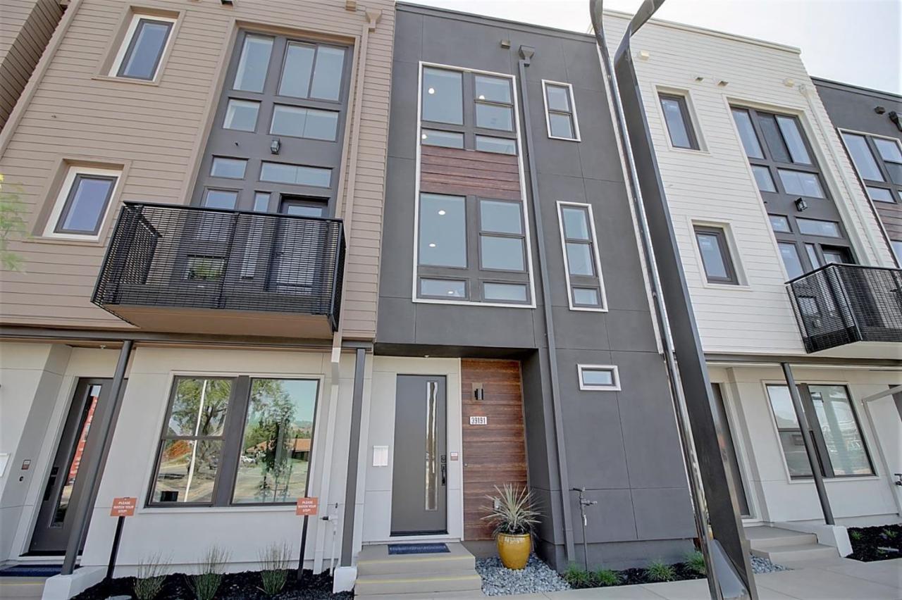 39161 Declaration St - Photo 1