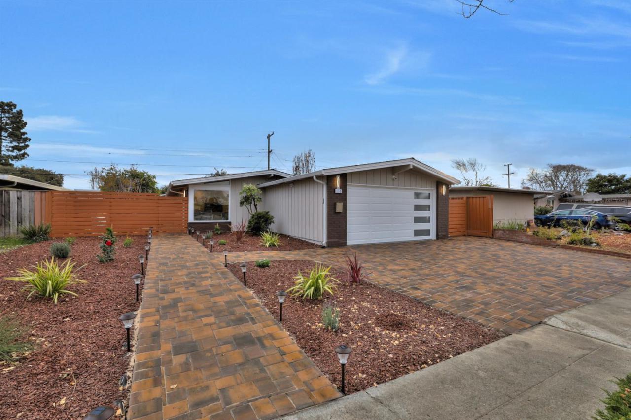 750 Lakebird Dr - Photo 1