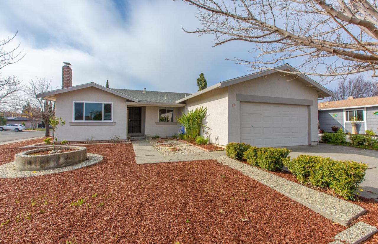 810 Ruddy Ln - Photo 1