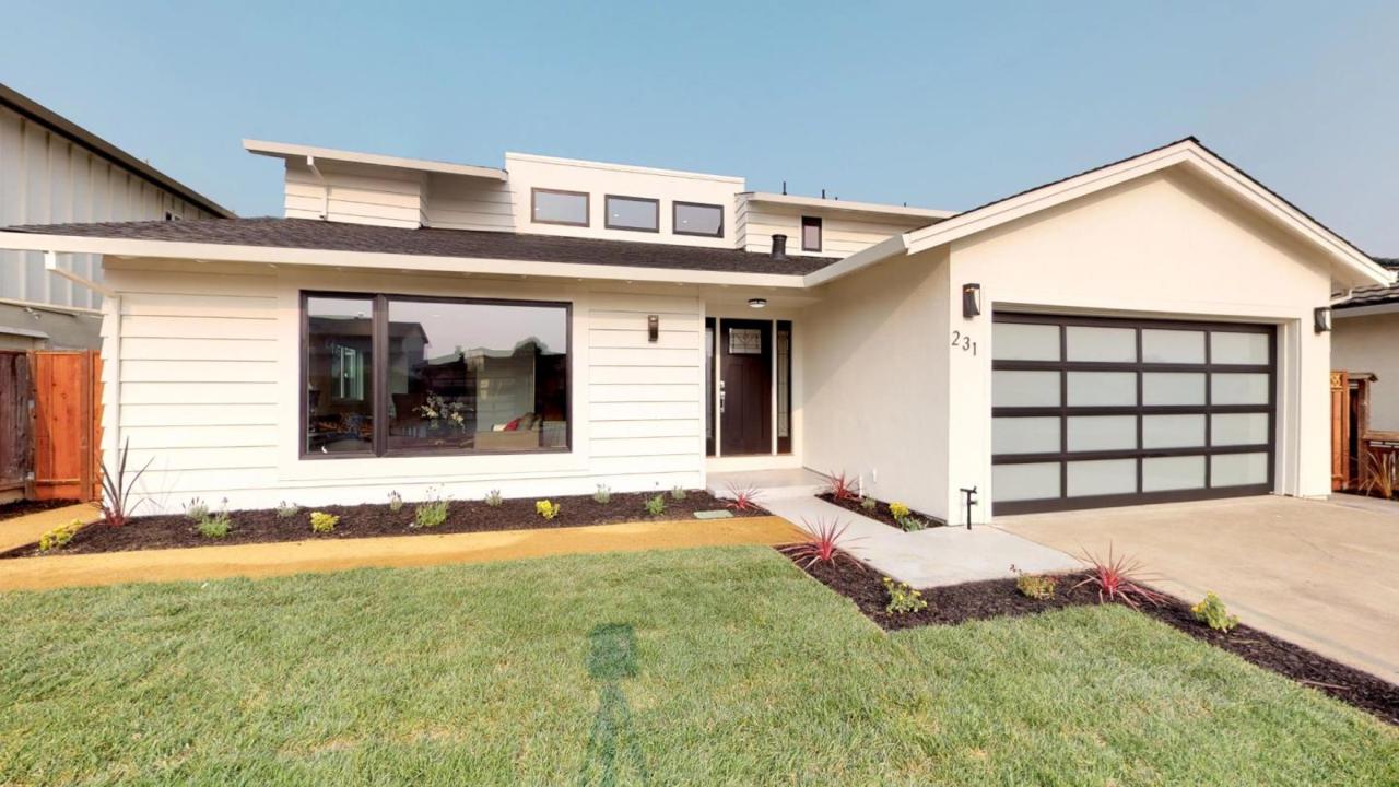 231 Pelican Ct - Photo 1