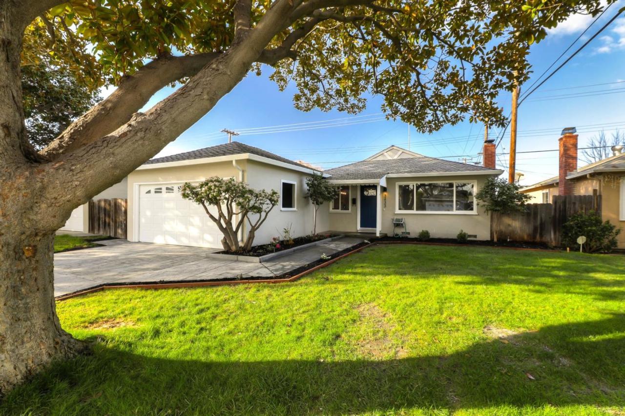 3433 Fowler Ave - Photo 1