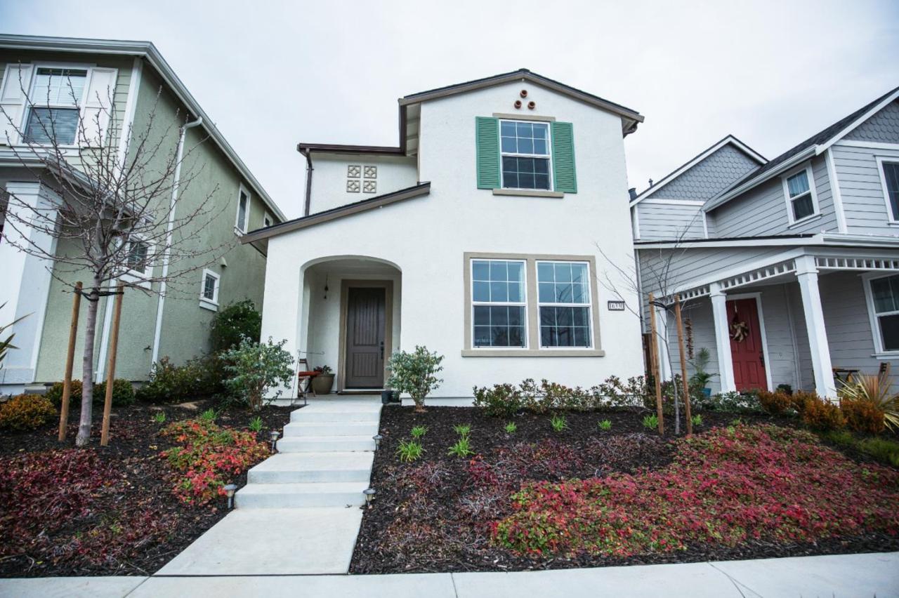 16330 Garrison Dr - Photo 1