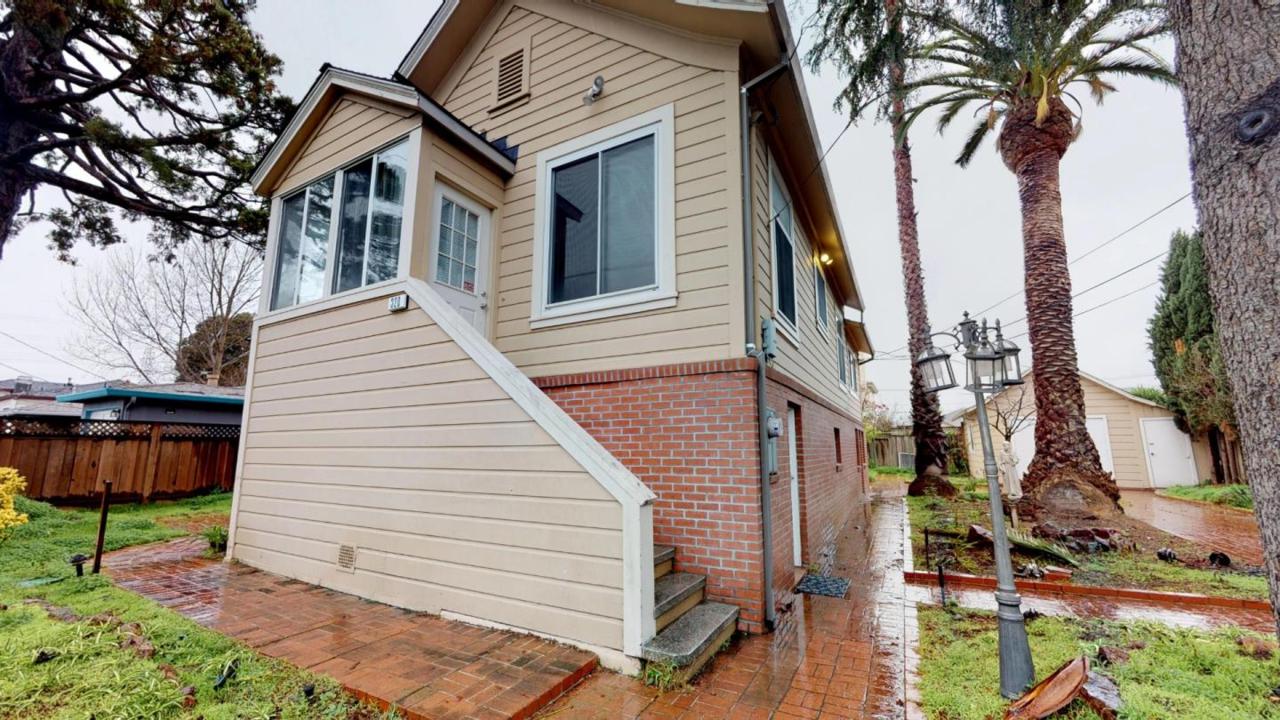 320 Cedar St - Photo 1