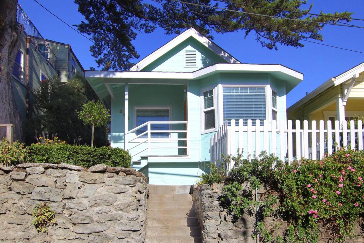 208 Cherry Ave - Photo 1