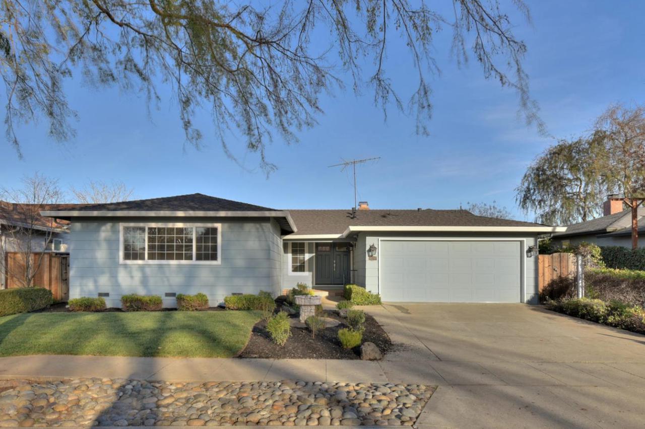 1570 Elwood Dr - Photo 1