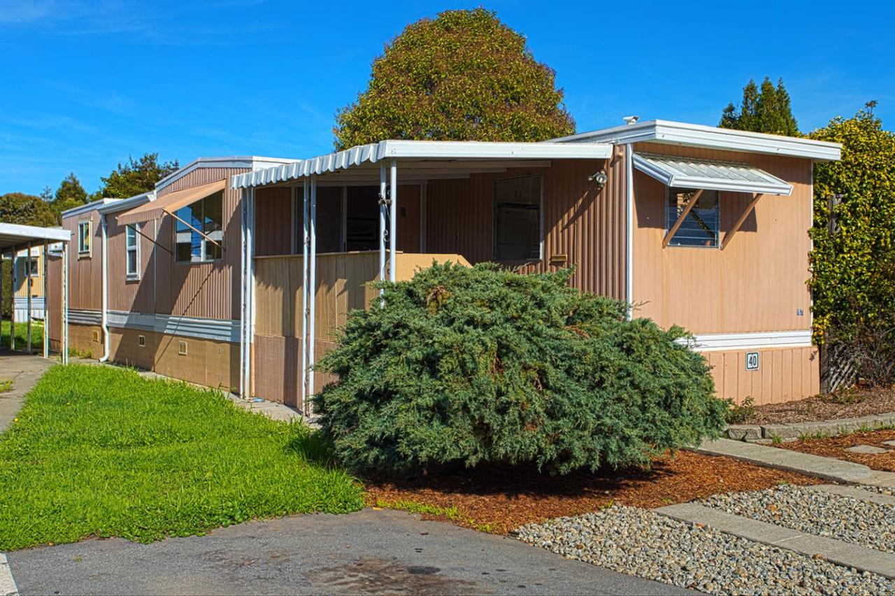 220 Mar Vista Dr 40 - Photo 1
