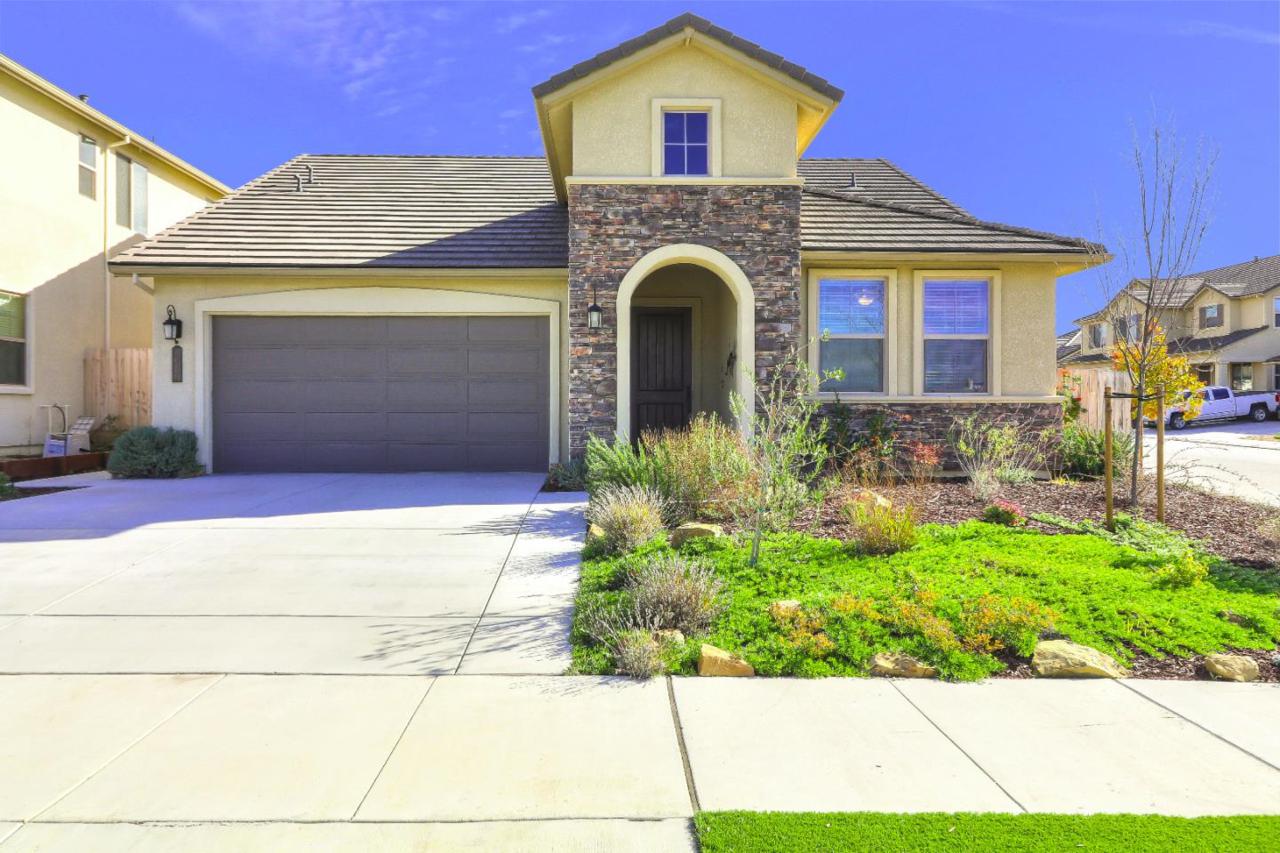 1667 Santana Ranch Dr - Photo 1 1667 Santana Ranch Dr - Photo 1