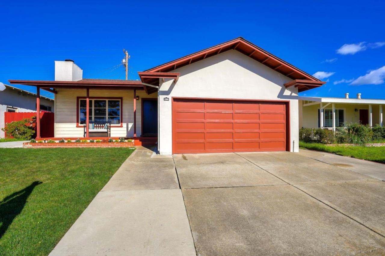 1228 Crestwood Dr - Photo 1