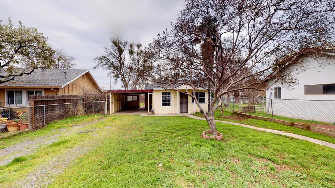 621 Exchange St - Photo 1