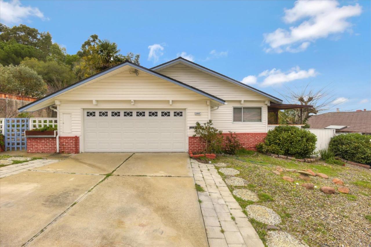 2644 Trousdale Dr - Photo 1