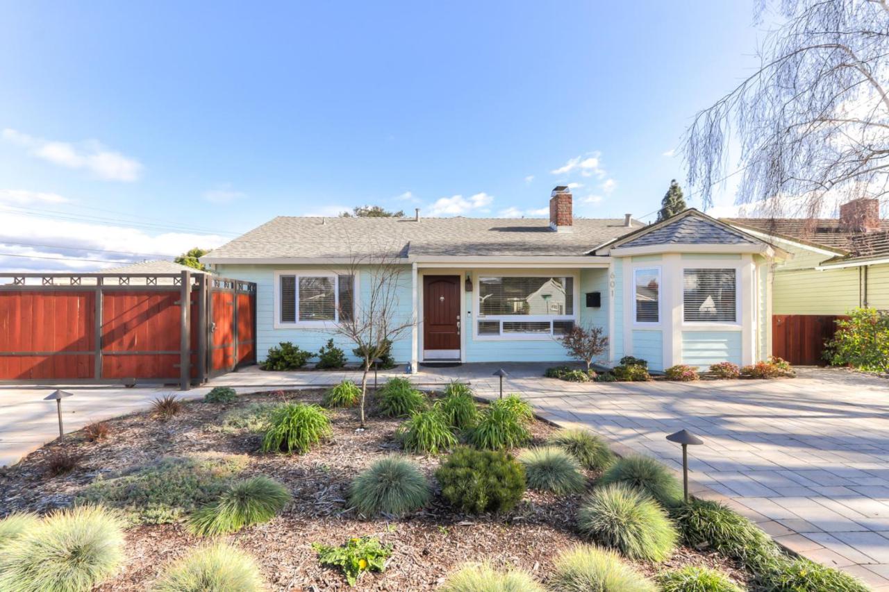 601 Enright Ave - Photo 1