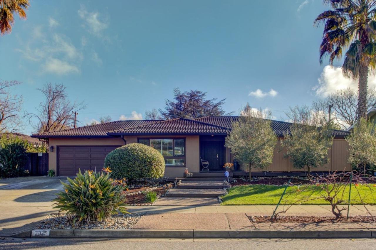 132 Meadowbrook Dr - Photo 1