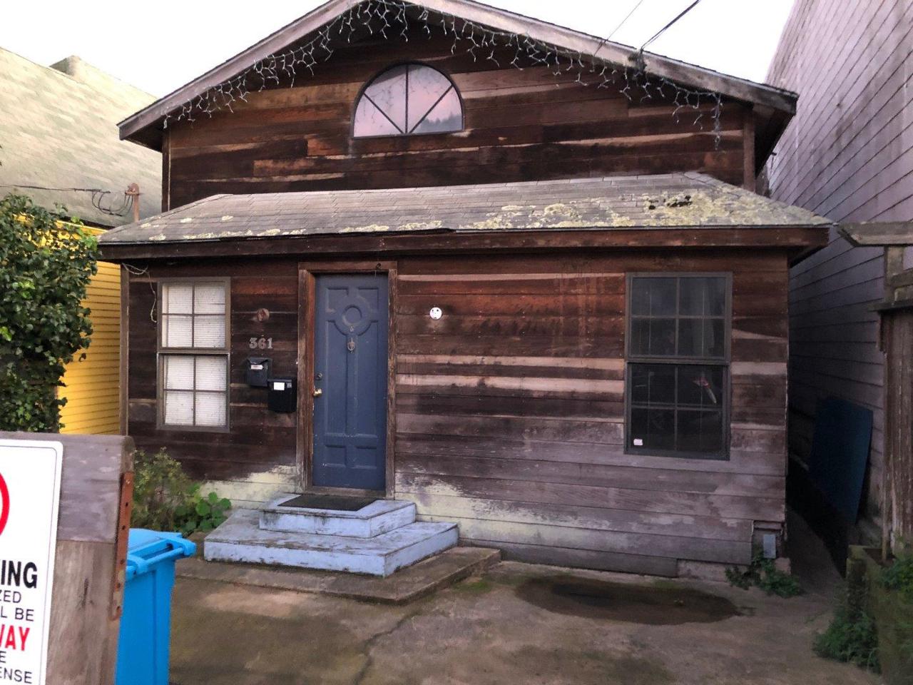 361 Howth St - Photo 1