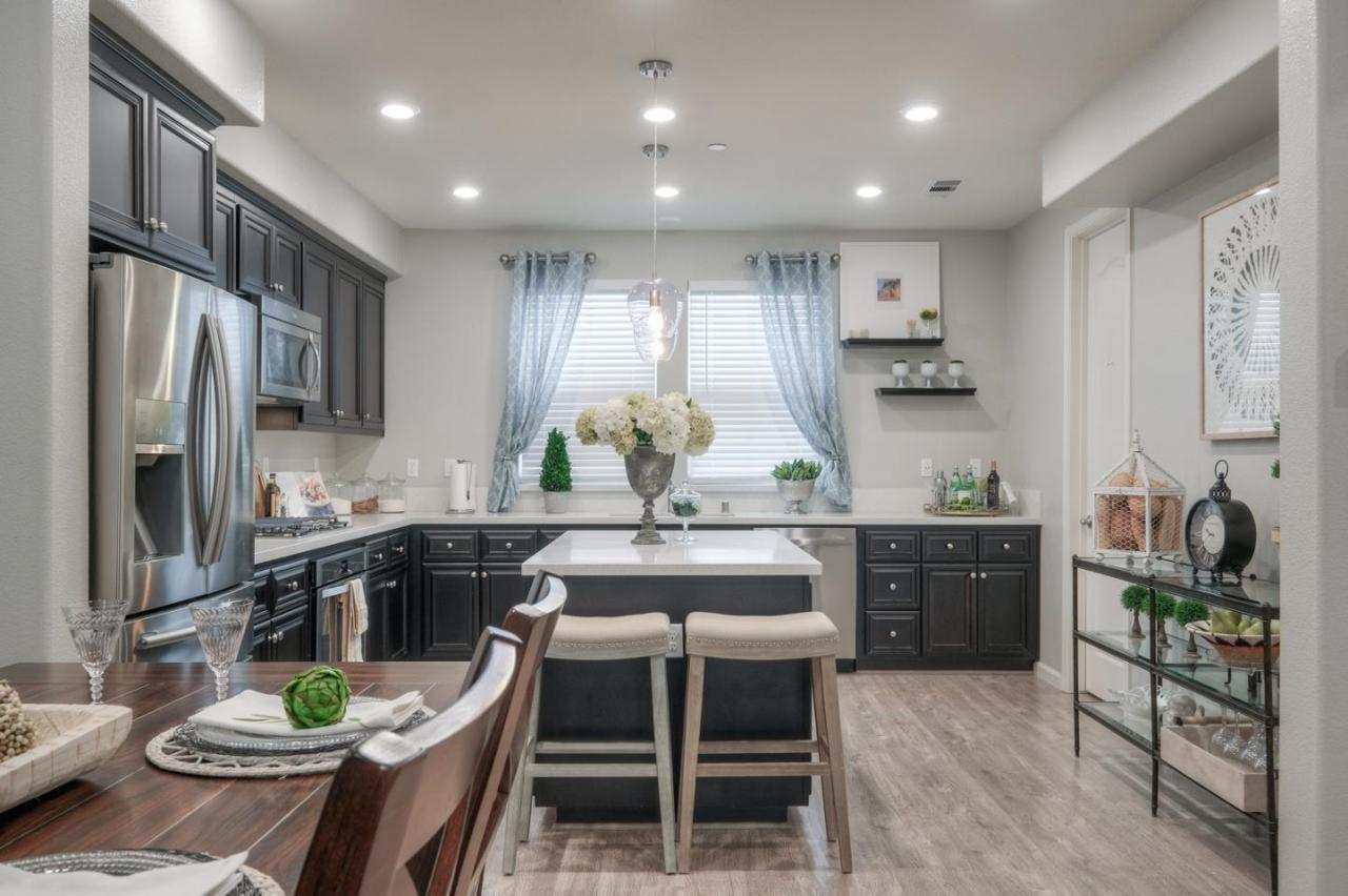 794 Camden Cmn - Photo 1