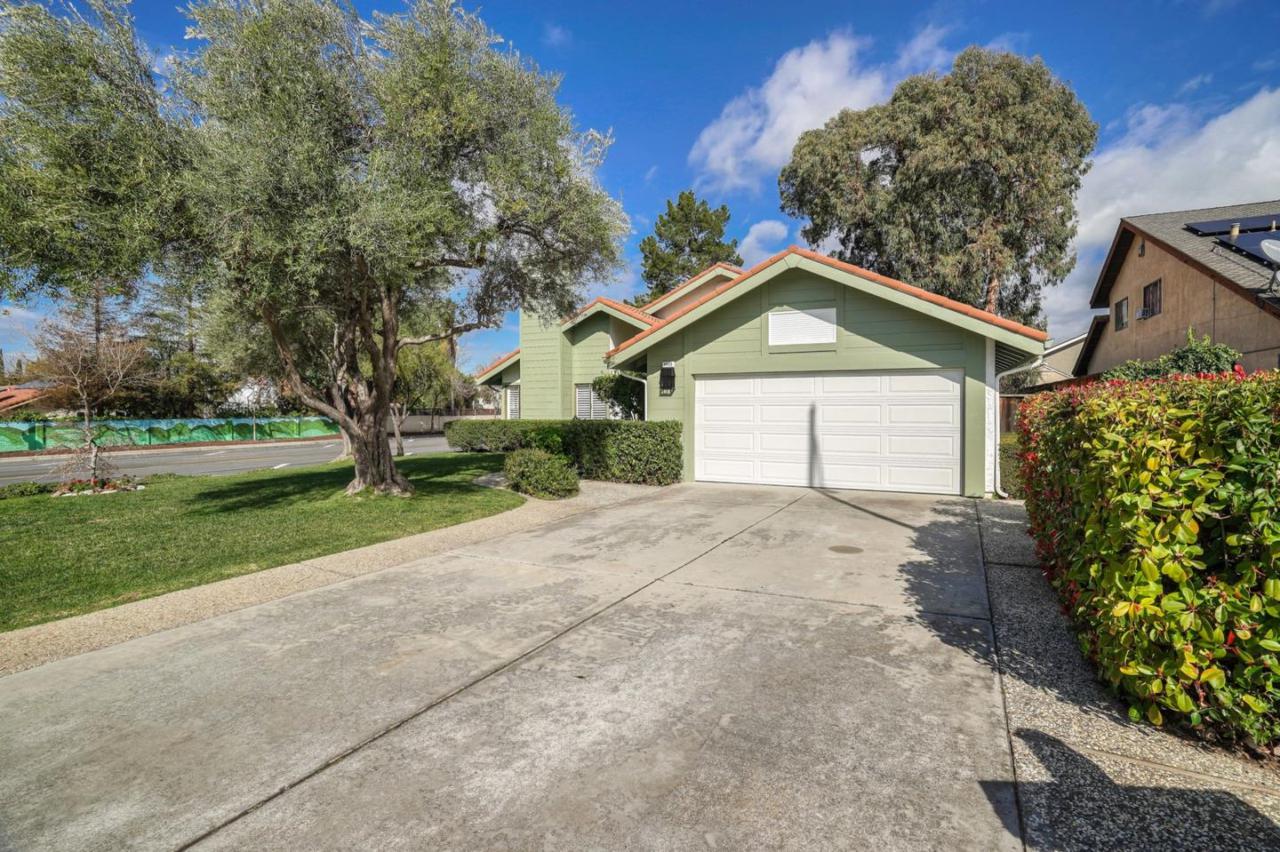 3409 Pin Oak Ct - Photo 1