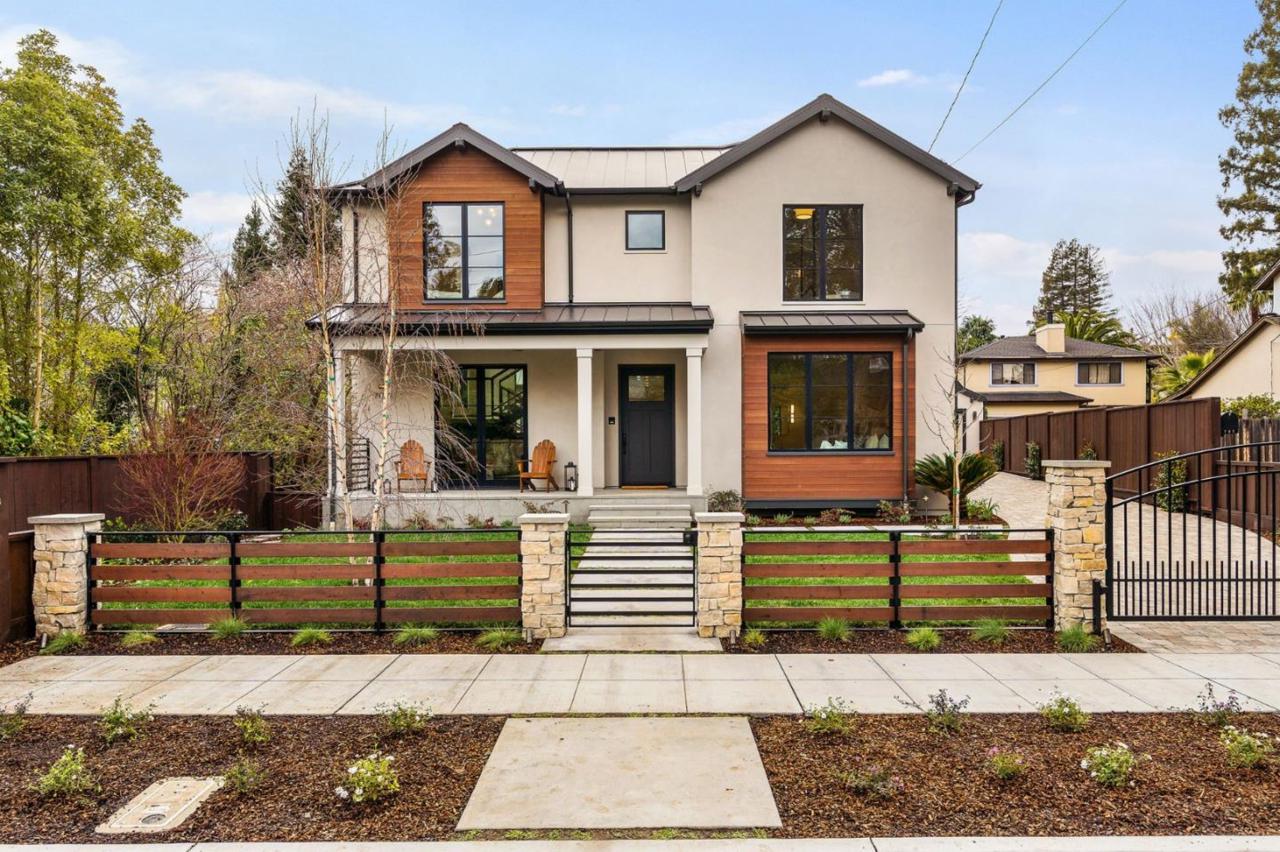 705 Walnut Ave - Photo 1