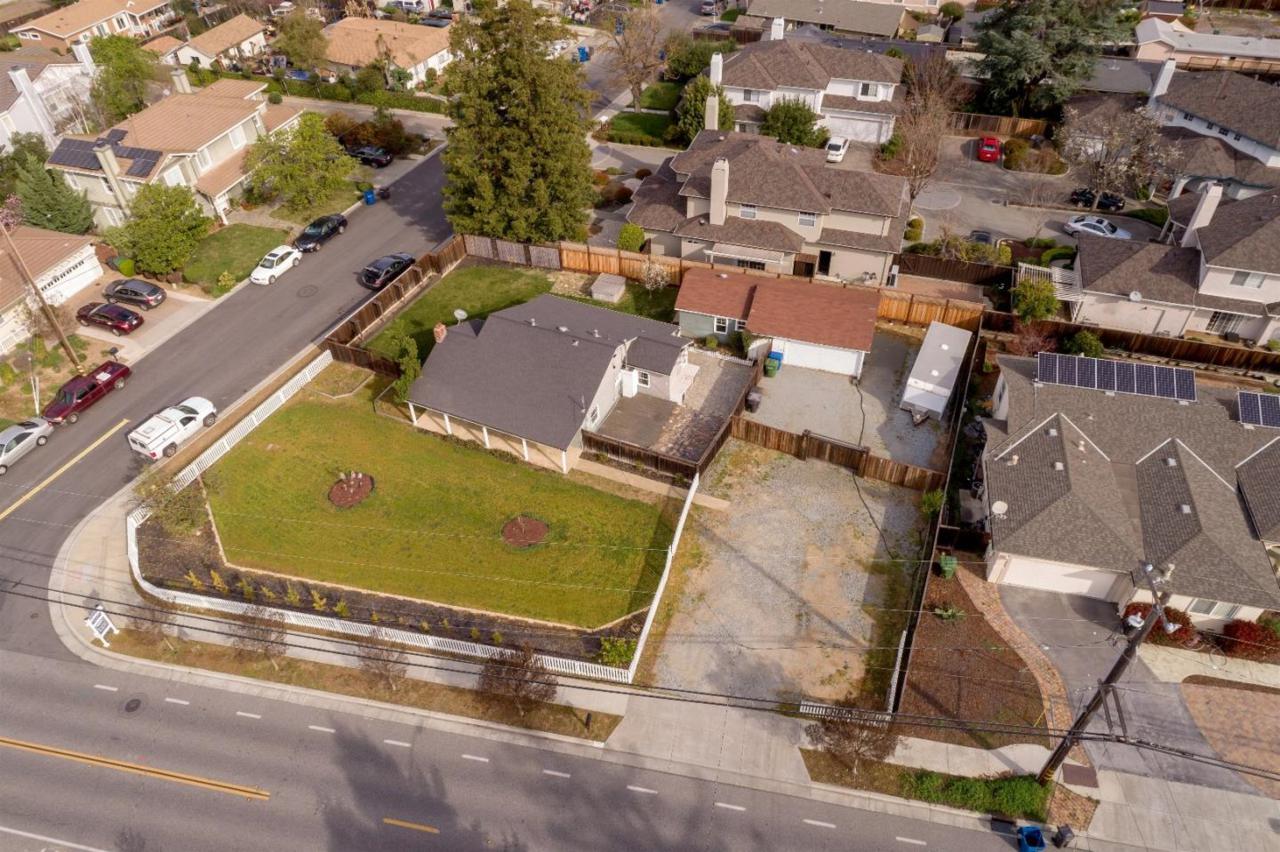 1325 Westmont Ave - Photo 1