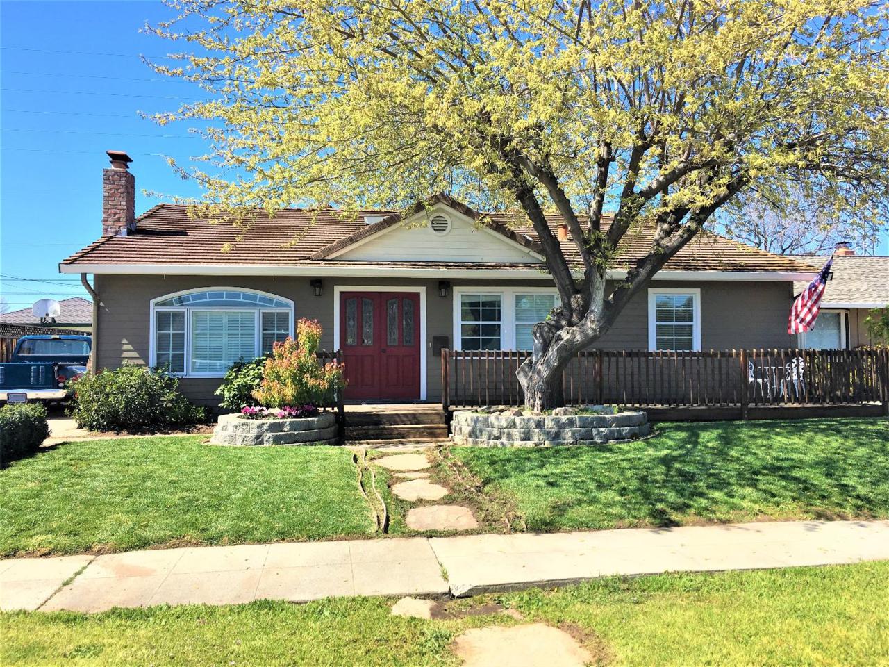 3593 Woodford Dr - Photo 1