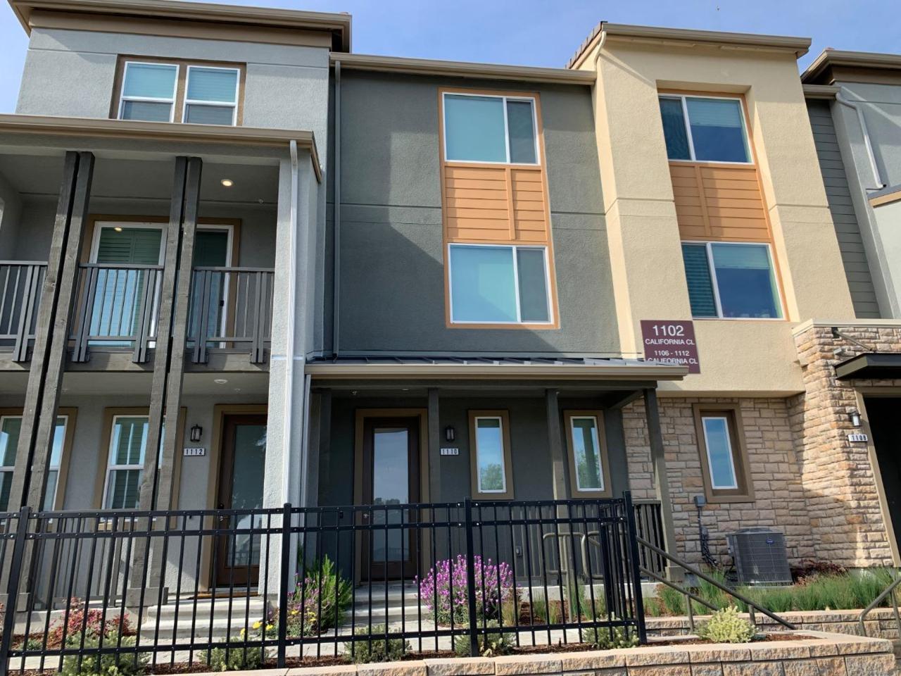 1110 California Cir - Photo 1