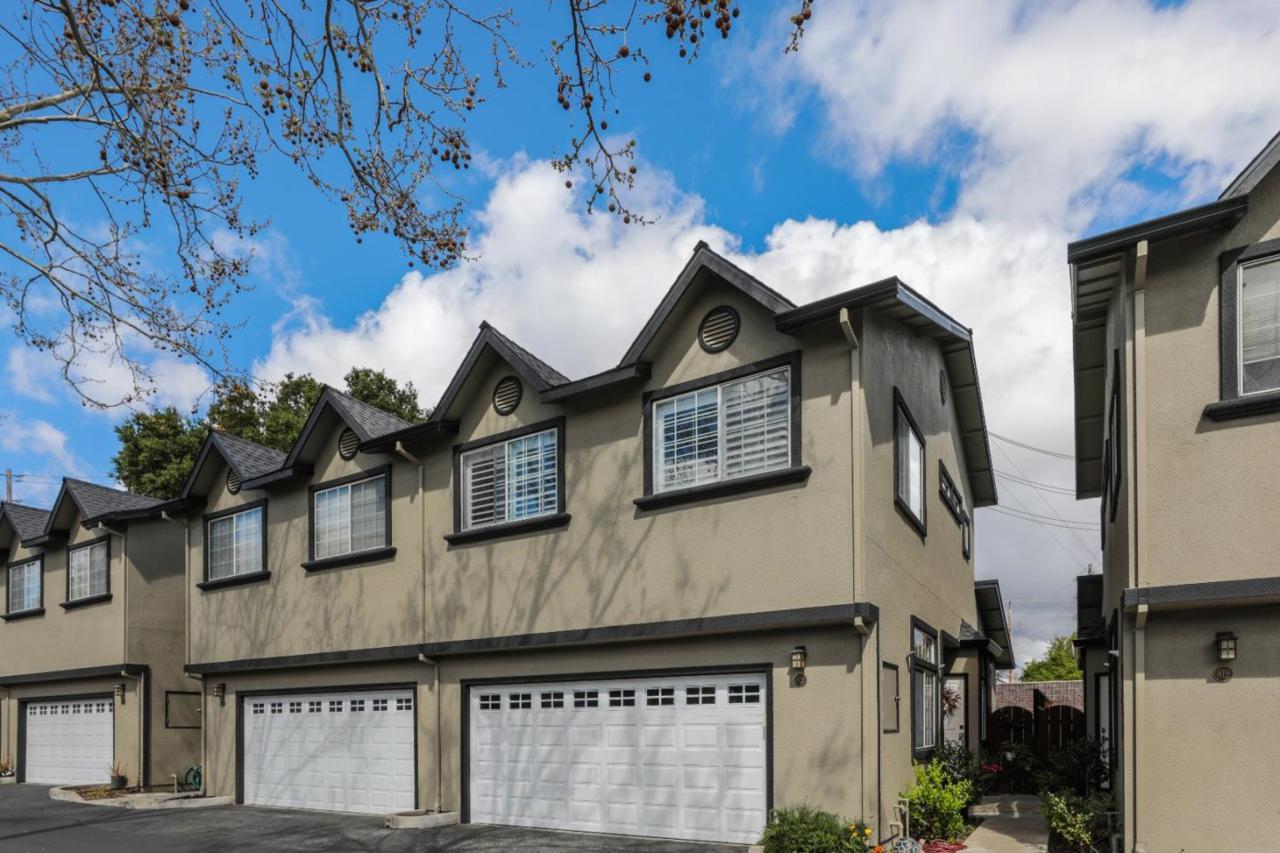 821 Creekside Pl - Photo 1