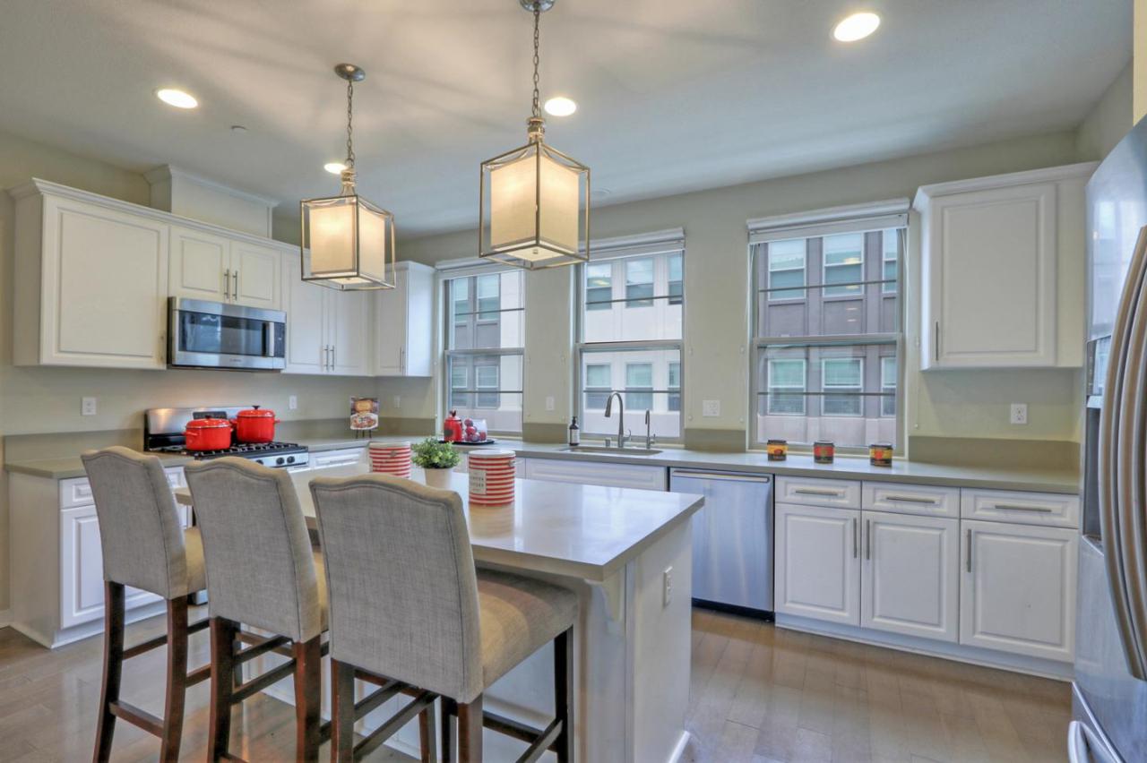 1087 Harebell Pl - Photo 1
