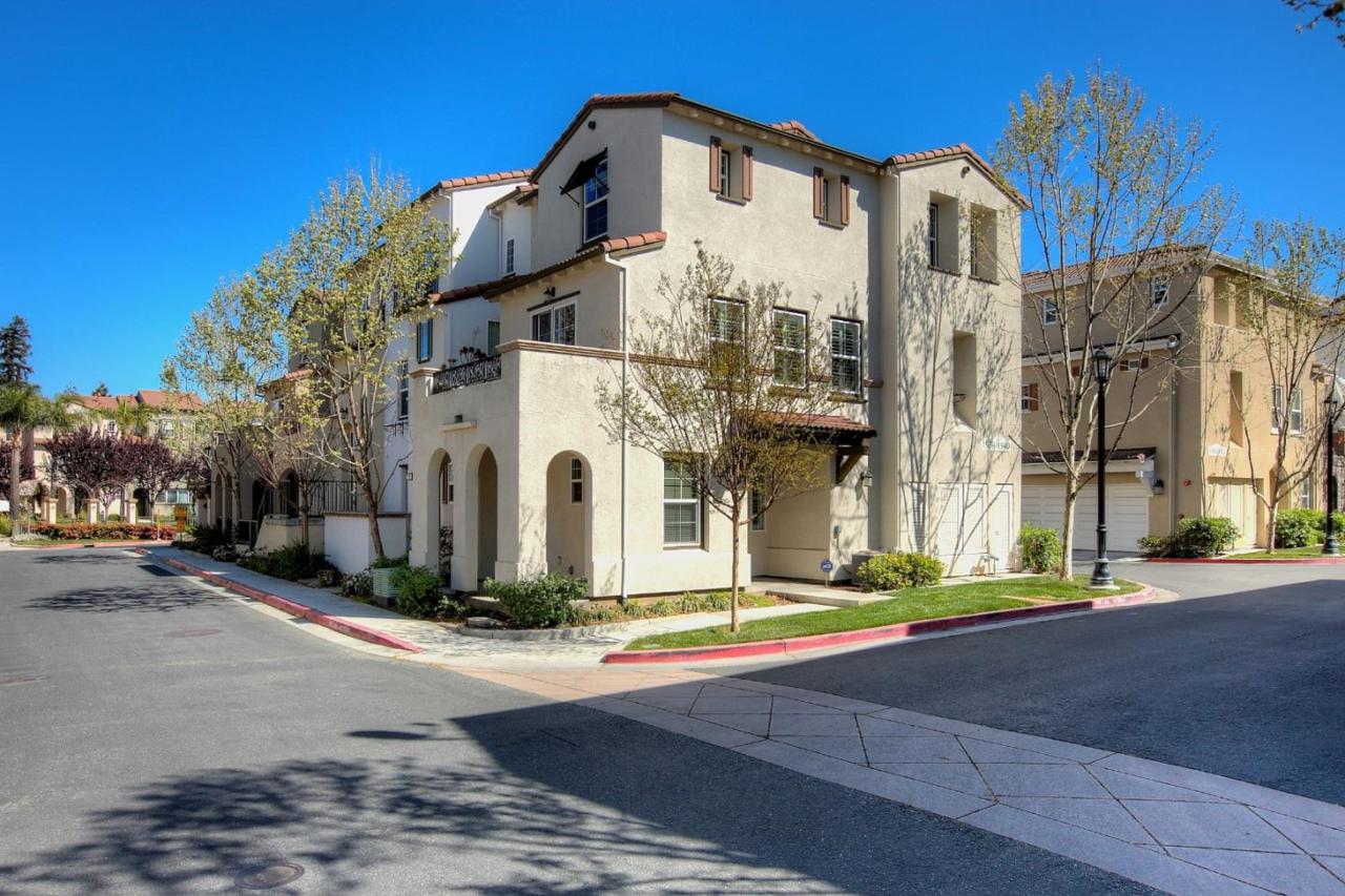 1940 Hillebrant Pl - Photo 1