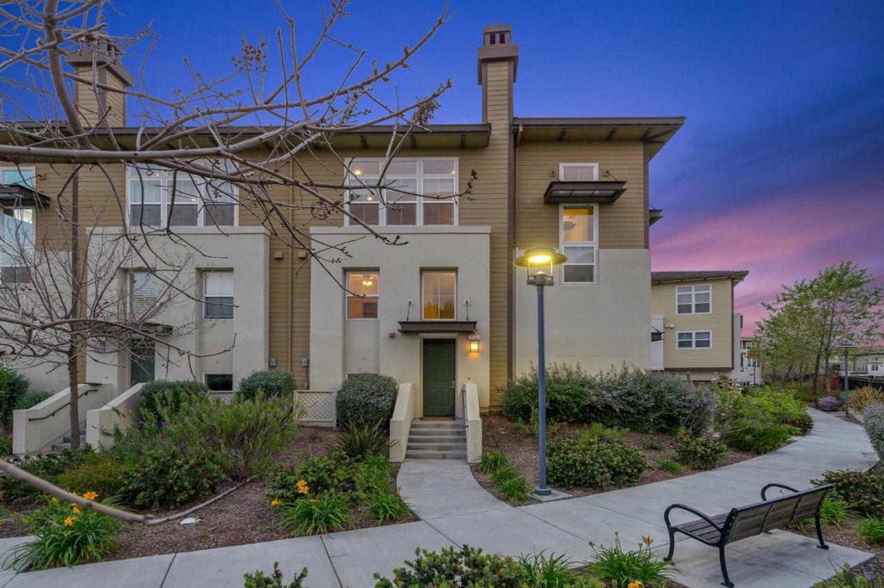 435 Derby Ave - Photo 1
