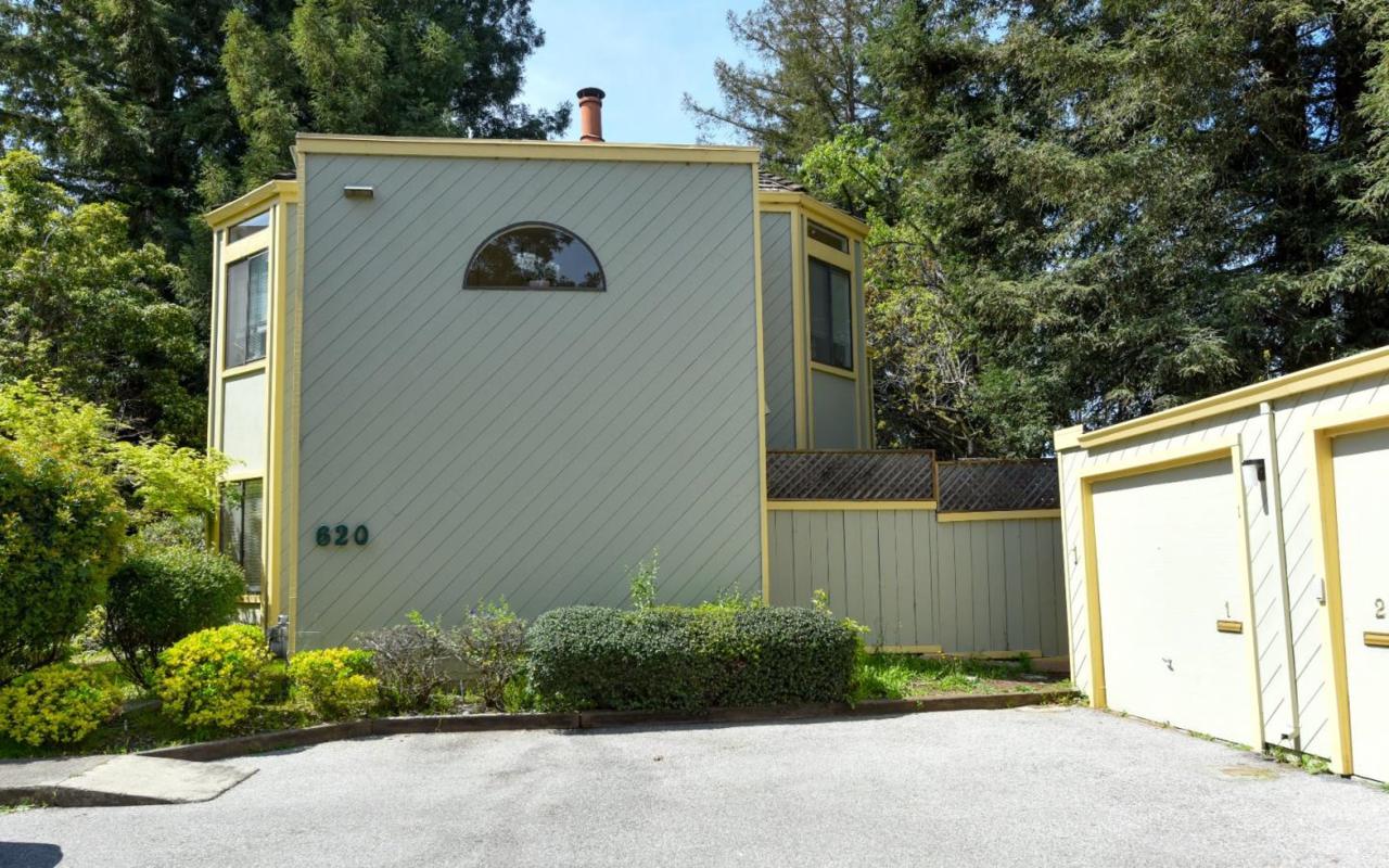 620 Mariposa Ave 4 - Photo 1