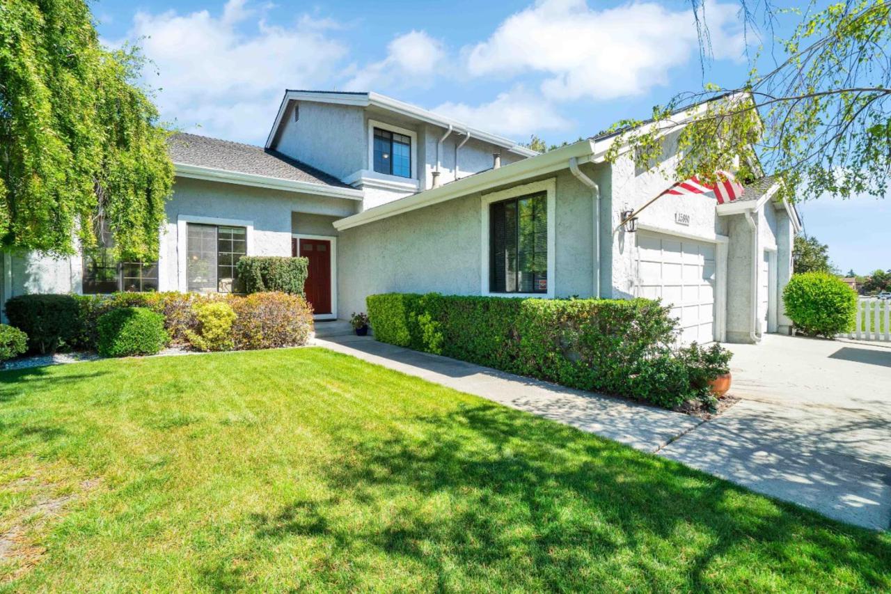 15880 El Pajaro Ct - Photo 1