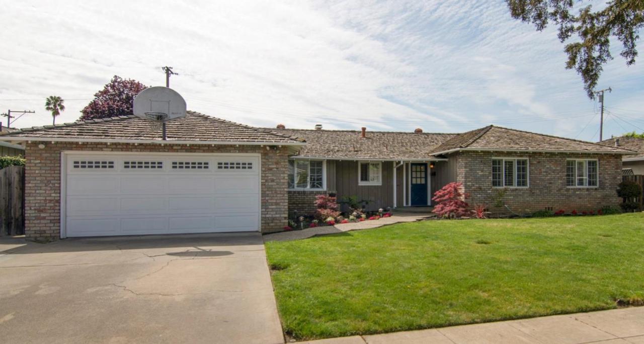 1132 Denise Way - Photo 1