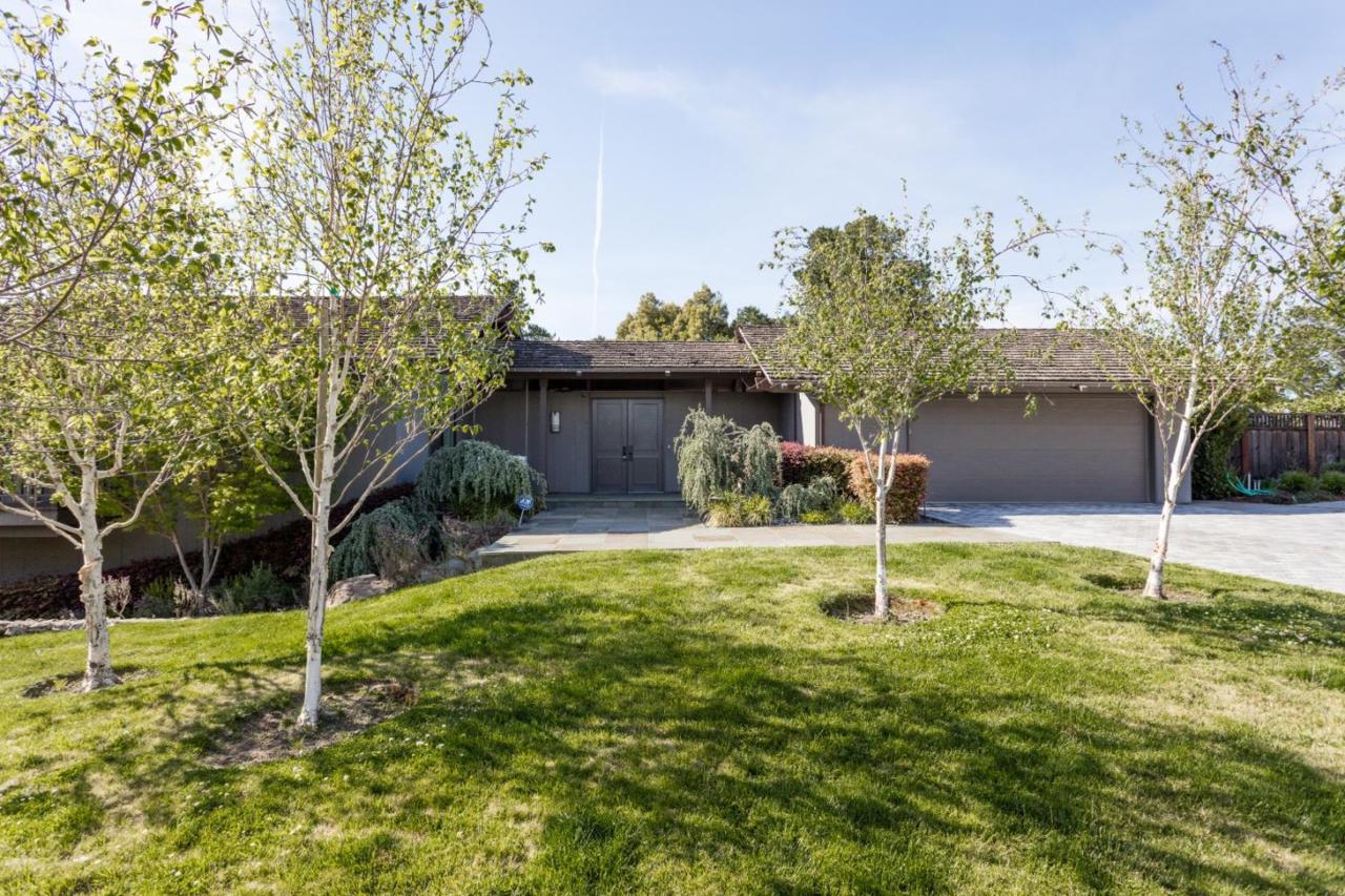 300 Sierra Dr - Photo 1 300 Sierra Dr - Photo 1