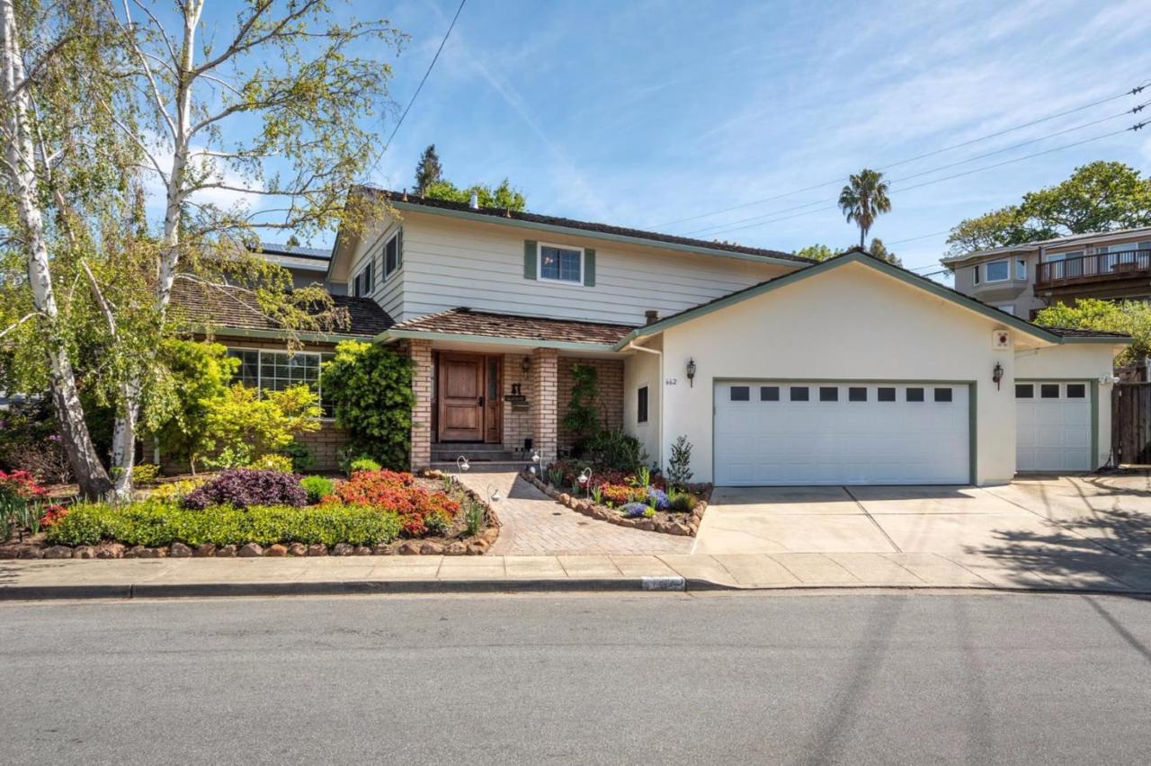 662 Barbour Dr - Photo 1