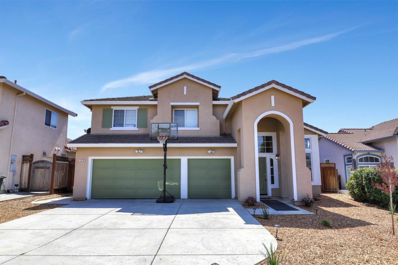 1870 Carousel Dr - Photo 1