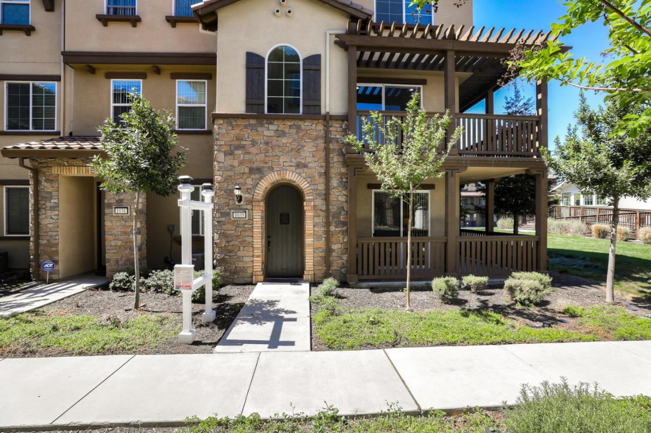 1035 Vanilla Walkway - Photo 1