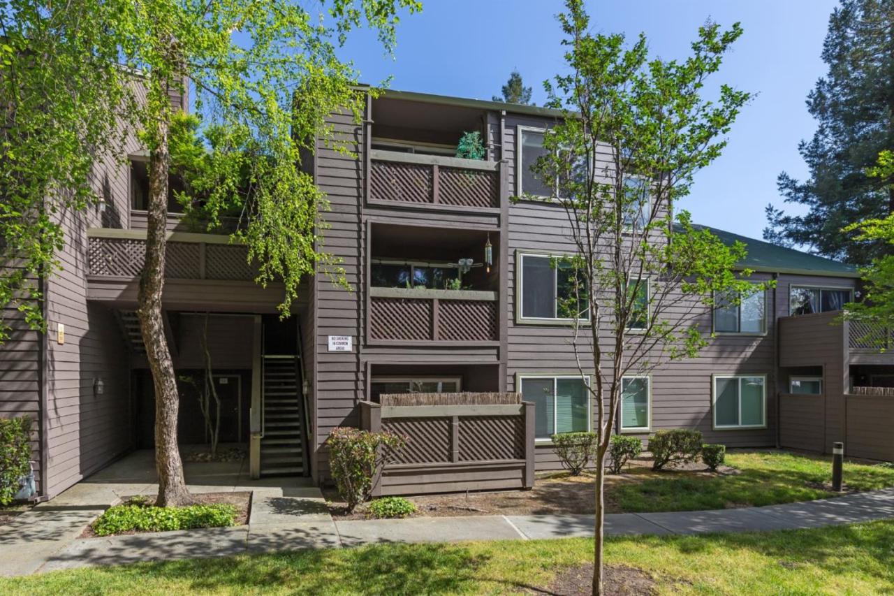 1225 Yarwood Ct - Photo 1