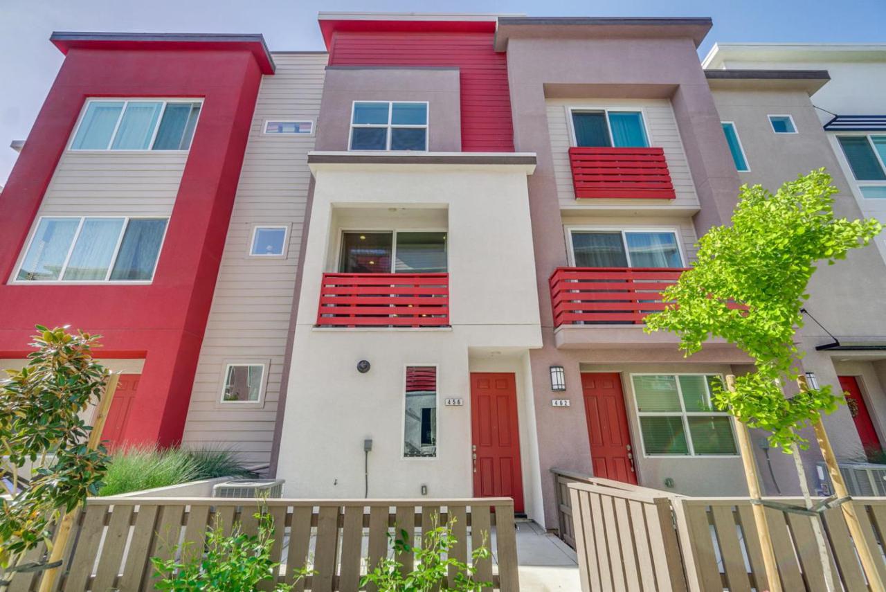 456 Baltimore Place - Photo 1