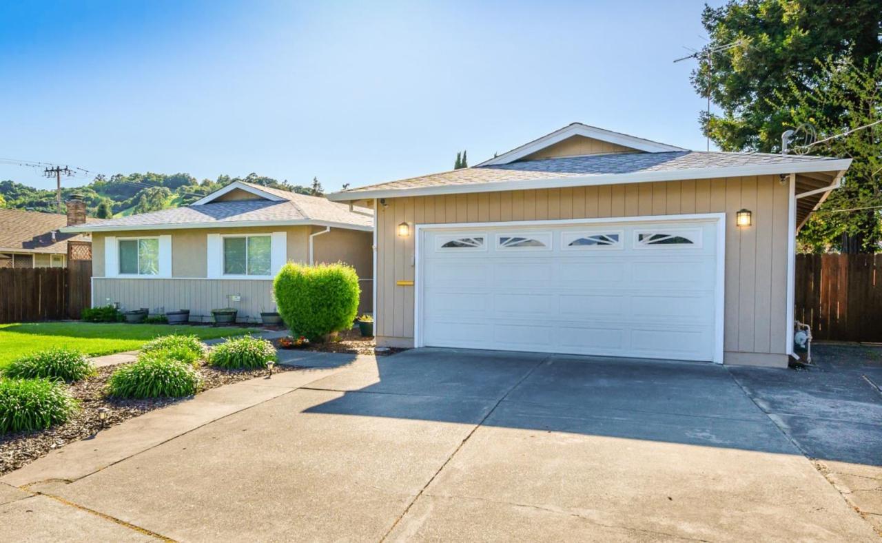 1025 Matt Dr - Photo 1