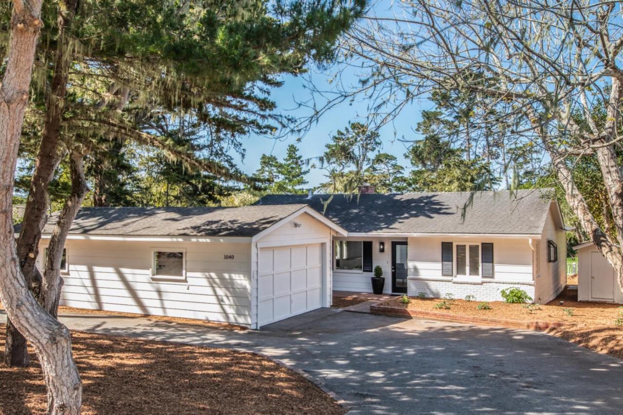 1040 San Carlos Rd - Photo 1