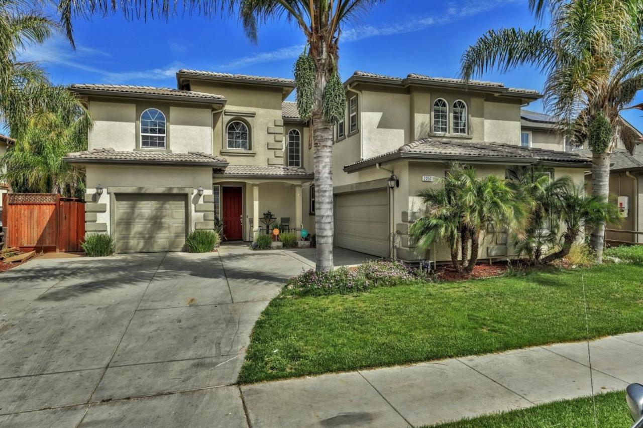 2350 Mountainside Dr - Photo 1