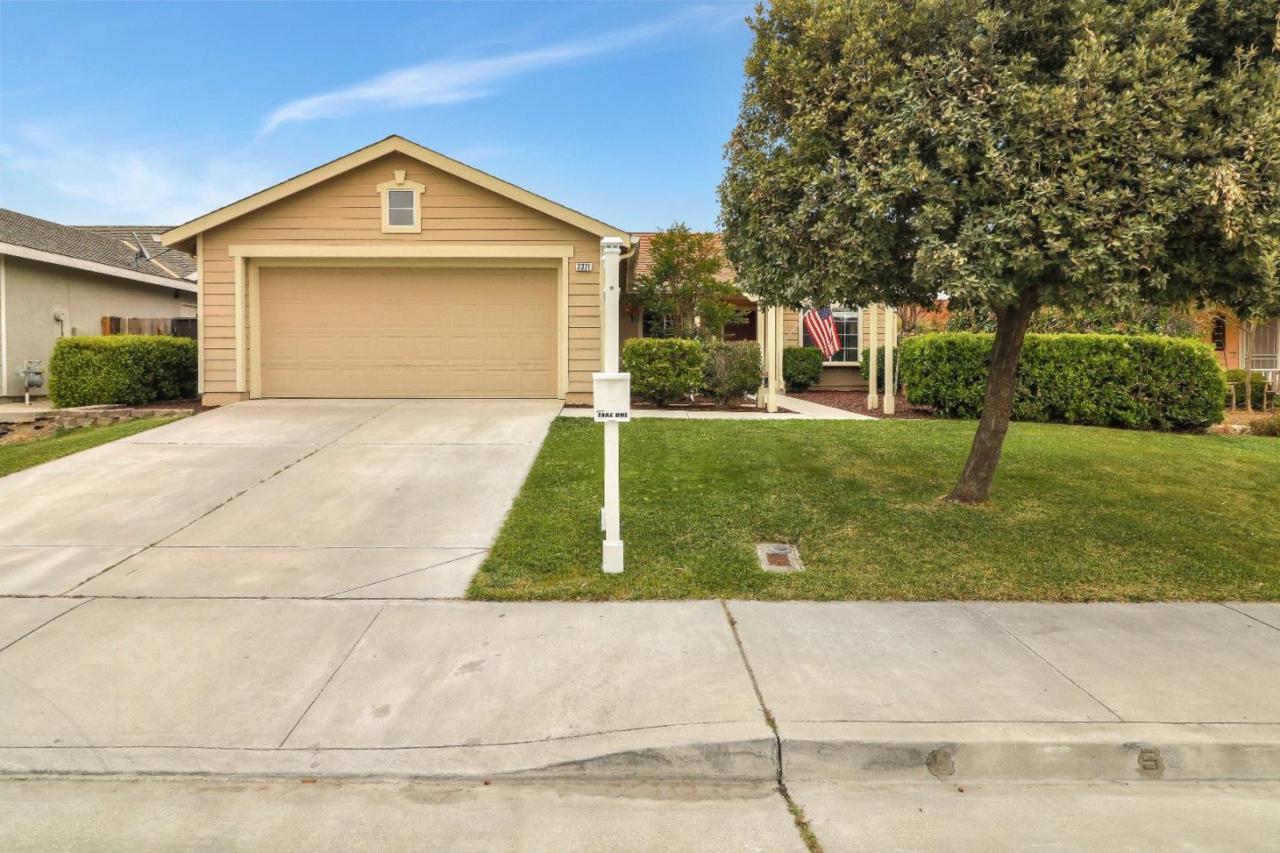 2371 Paradise Dr - Photo 1