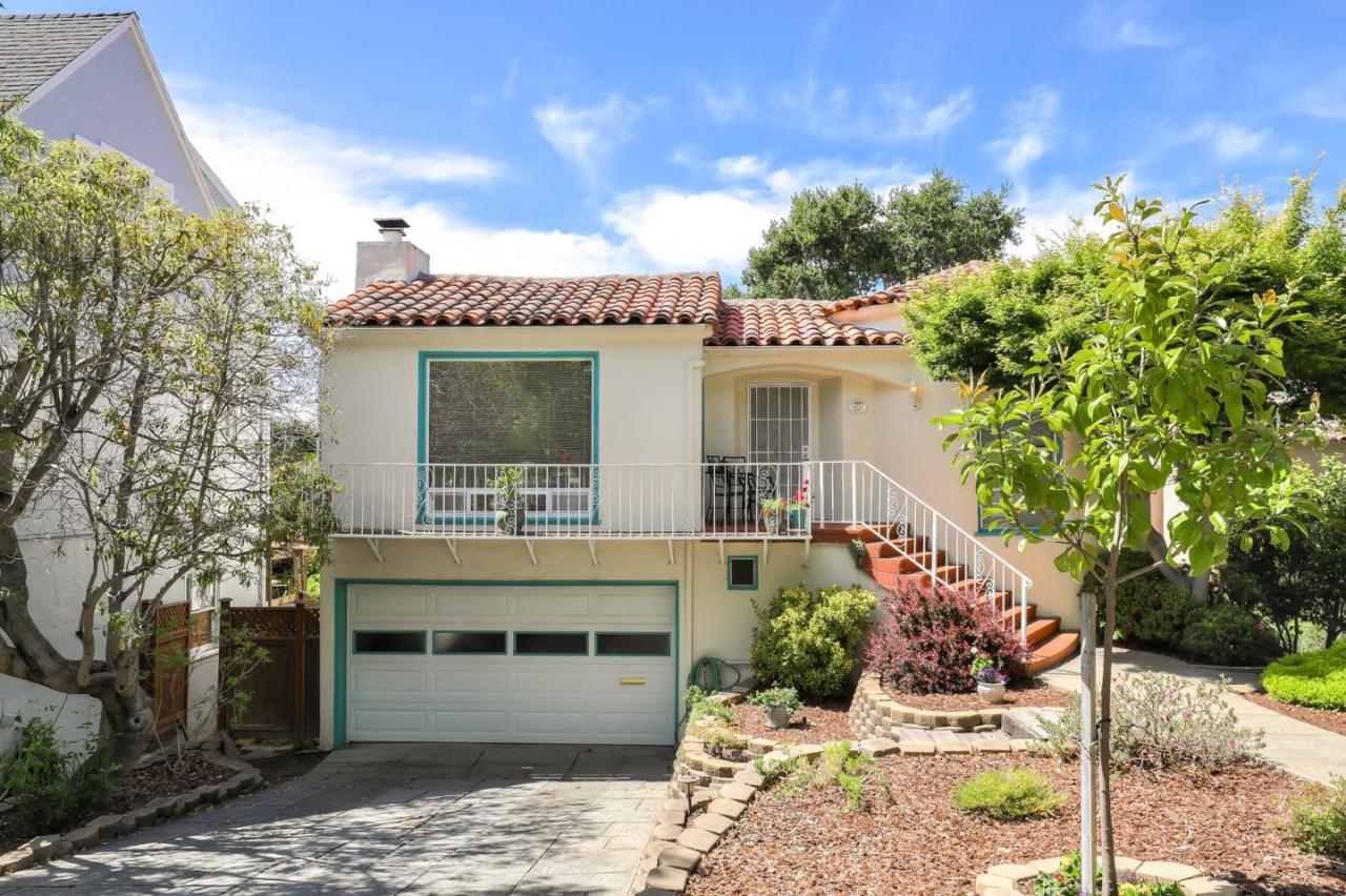 610 Hillcrest Blvd - Photo 1